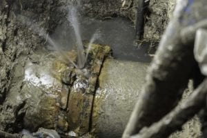 6 Basic Steps to Stop a Burst Pipe from Getting Out of Control