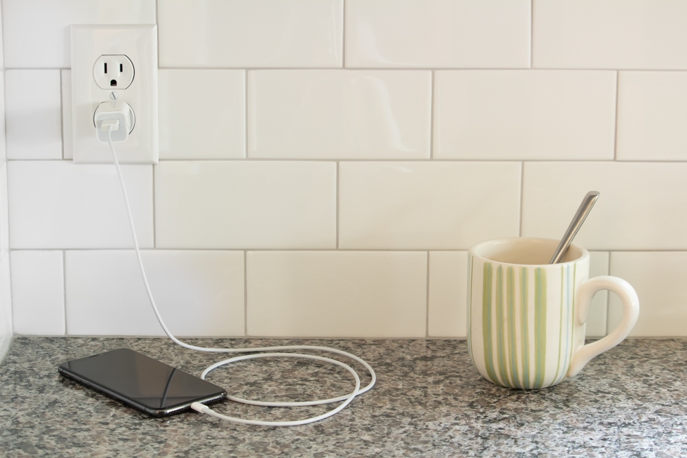 6 Signs Of a Bad Electrical Outlet and Ways to Fix