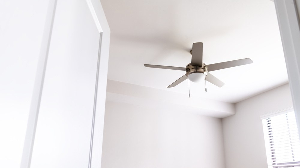 8 Ceiling Fan Problems and Troubleshooting Tips